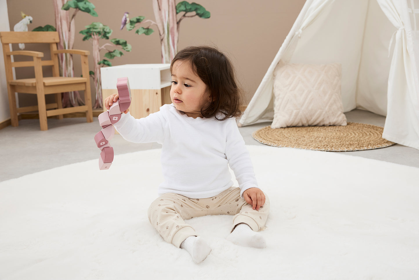 Puidust painduv mänguasi EMMI GIRL